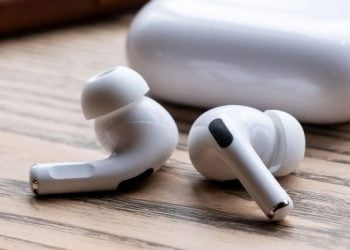 Apple AirPods Pro Review : With In-Ear Noise-Cancelling Feature