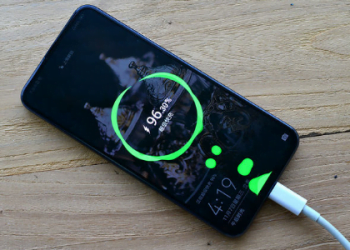 Xiaomi Working On a 100W Fast Charger a 4000mAh Battery