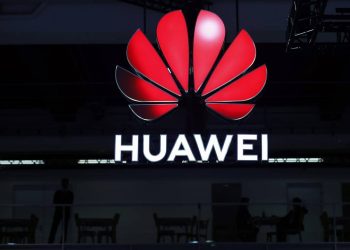 Huawei Patented a Smartphone With a Rotating Camera