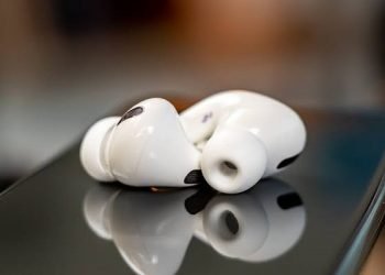 DigiTimes: Apple Considering Bundling AirPods With 2020