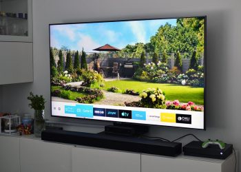 Samsung Details Its Stunning Bezel-Less 8K TV