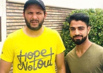 Fan IoK Cricketer Meets Shahid Afridi In Karachi
