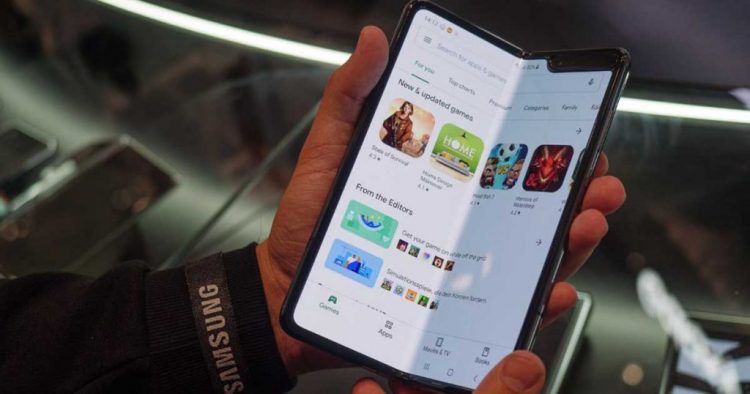 Samsung Might Soon Launch a $1,100 Version Of The Galaxy Fold