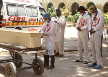 Global Report: WHO Urges Pakistan To Return To Lockdown as Hospitals Struggle