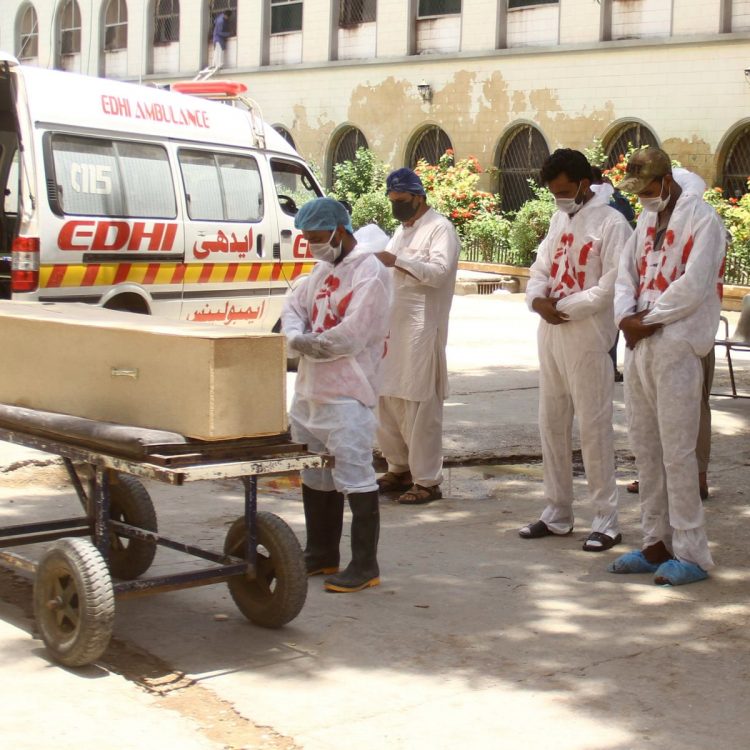 Global Report: WHO Urges Pakistan To Return To Lockdown as Hospitals Struggle