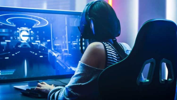 Chinese Boy, 15, is Paralysed In The Arm and Hand After Playing Computer Games 22 Hours a Day For a Month