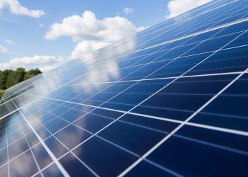 Revolutionary Breakthrough Makes Solar Cells a Lot Cheaper & More Efficient