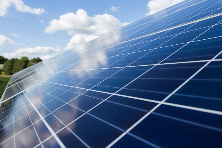 Revolutionary Breakthrough Makes Solar Cells a Lot Cheaper & More Efficient
