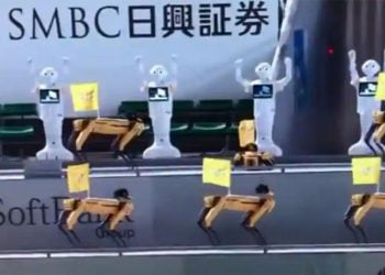 A Japanese Baseball Team Has Replaced The Crowd With Robots That Dance and Cheer