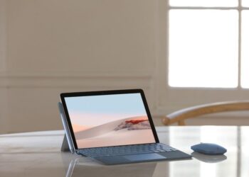 Microsoft Patents A Laptop Display That Automatically Adjusts Based On The User’s Gaze