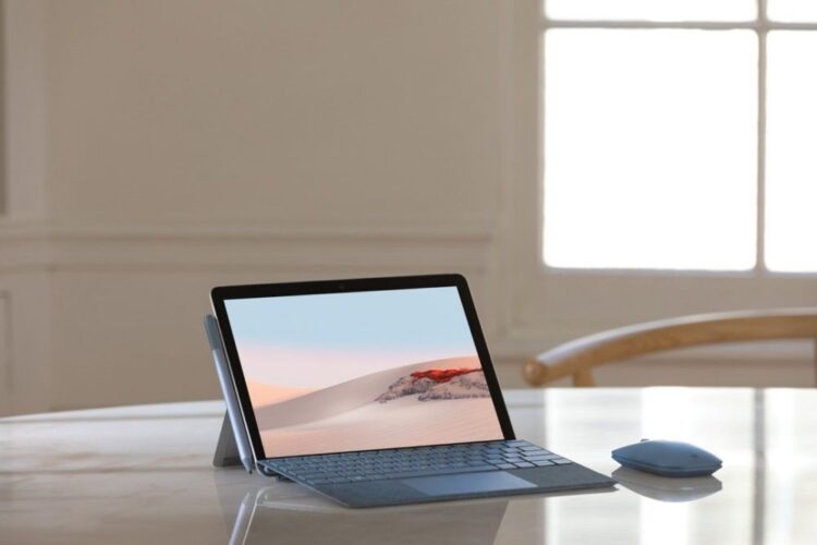 Microsoft Patents A Laptop Display That Automatically Adjusts Based On The User’s Gaze