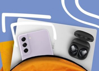 Samsung Galaxy S21 FE Appears in Official-Looking Promo Images