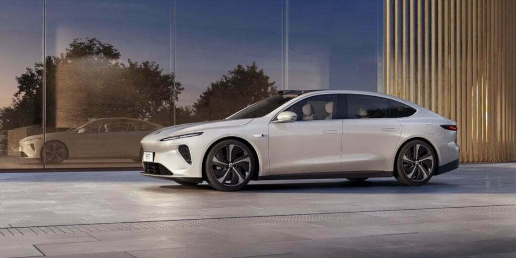 Huawei and Xiaomi are speeding up the development of EV by investing in a battery supplier