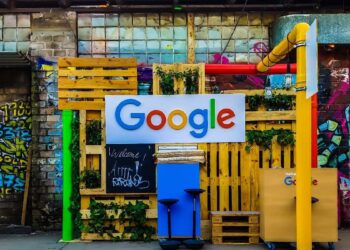 After the Omicron variant postponed its return to office plan Google promised staff an extra $1,600 cash bonus
