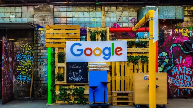 After the Omicron variant postponed its return to office plan Google promised staff an extra $1,600 cash bonus