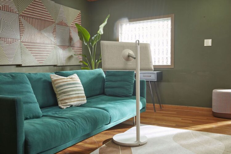 LG's New Battery-Powered Television Comes With Wheels