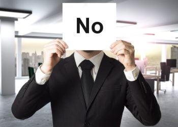 Government employees oppose a 15% salary increase