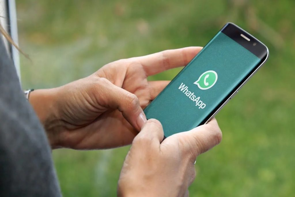 WhatsApp profiles will soon have cover photos