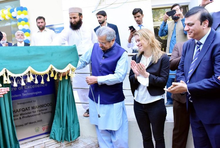 At NAVTTC, Shafqat Mahmood inaugurates CoE in Modern Technologies