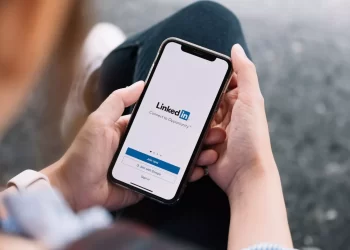 How to Use LinkedIn Smartly to Get a Job