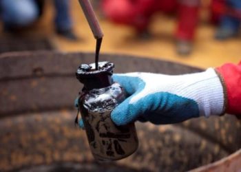 Oil price varies in line to hope of an Iran deal, yet supply issues exist