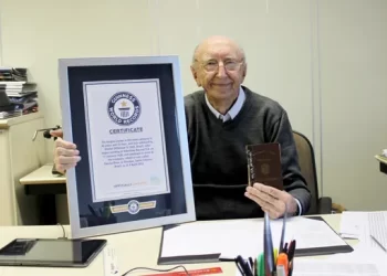 100-year-old Brazilian sets world record for longest career in the same firm