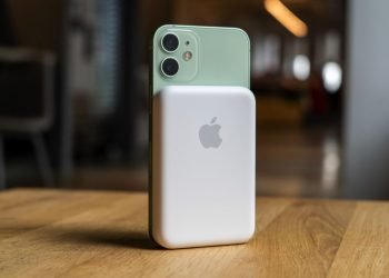 Apple’s new firmware update battery pack allows it to charge faster