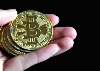 As the US tax return deadline approaches, Bitcoin drops below support level to $38.5K