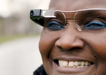 Blind People Can Use “Envision Glasses” to Read Documents & Scan Faces