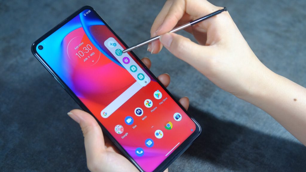 Moto's mid-range phone with a stylus now has smoother graphics and an OIS