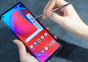 Moto's mid-range phone with a stylus now has smoother graphics and an OIS