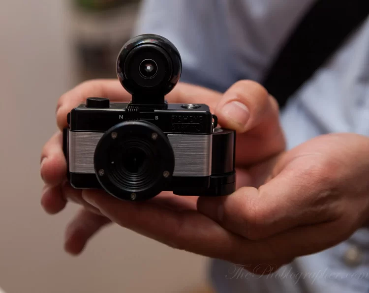 Scientists invent miniature wide-angle camera that may fit smartphones