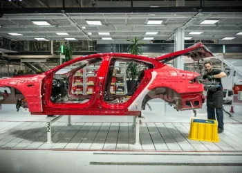 Tesla profits from increasing prices, as Elon Musk complains about expenses