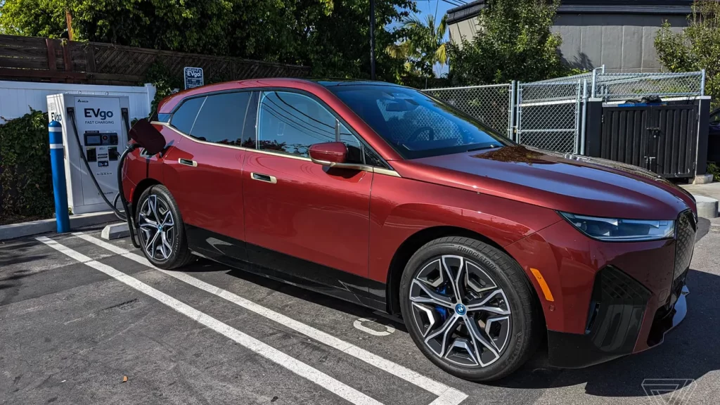 BMW IX Xdrive50: High-Tech beast with bling