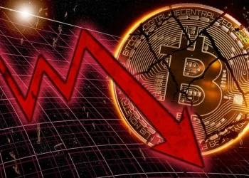 Bitcoin continues to fall in value, falling 11% to $30,339 due to crypto crash