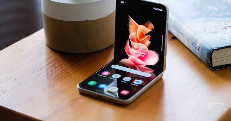 Google reportedly further postpones foldable Pixel phone