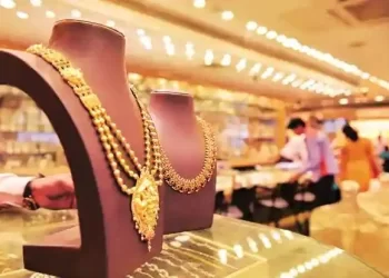 The price of gold has risen by Rs 2350 per tola in just one day