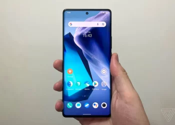 he X80 Pro is Vivo's latest flagship phone, and its most notable new hardware feature is a larger in-display fingerprint sensor. The active area is much larger than the small sensors found on most Android phones nowadays, making it easier to unlock the phone without having to look at the screen to align your thumb.