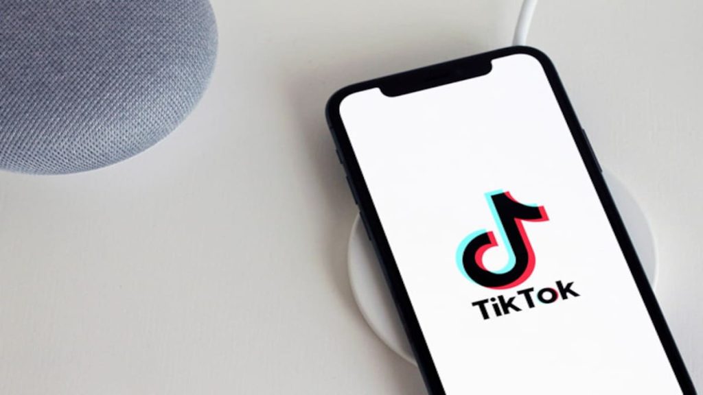 Google and Apple are urged by the FCC commissioner to remove TikTok from their app stores