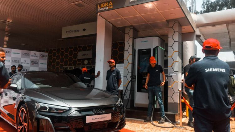 In Karachi, Audi and Siemens open an EV charging station