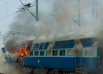 India set on fire by protesters over new short-term military jobs policy