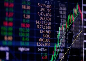 KSE-100 Index has experienced the largest decline in eight quarters