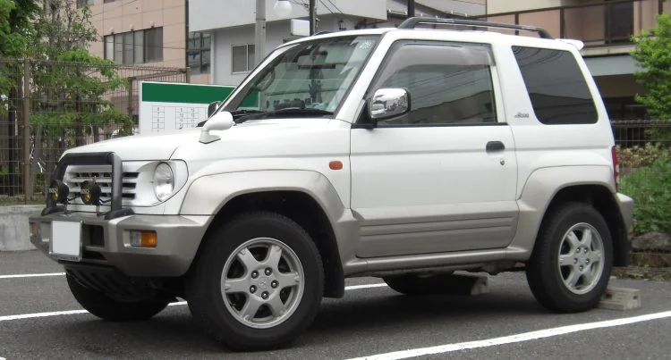 Mitsubishi is bringing back the Mini Pajero as a Suzuki Jimny competitor