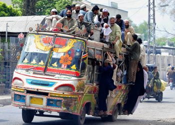 Old public buses will be banned in Karachi