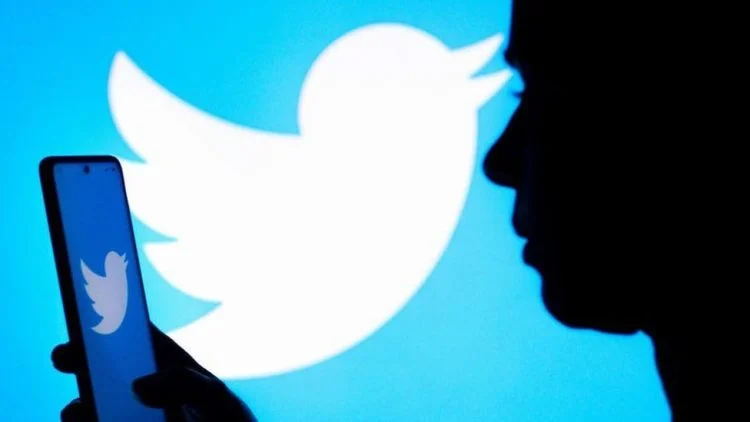 Twitter experiments with combining multiple types of media in tweet
