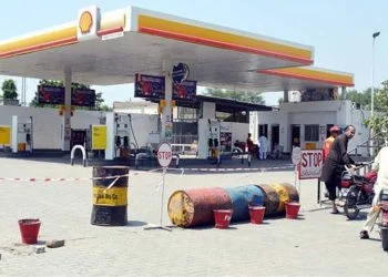 A threat to shut down countrywide stations in protest by petroleum dealers