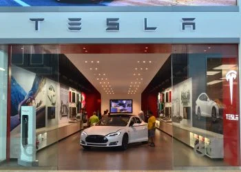 Software glitch in 59,000 Tesla cars, German road traffic agency indicates
