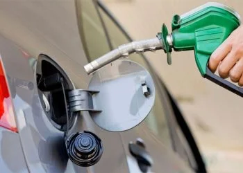Strike by petroleum dealers has been called off after talks with Govt.