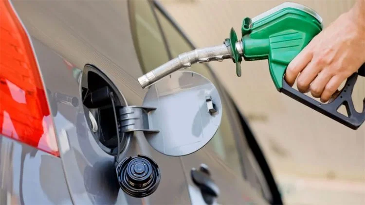 Strike by petroleum dealers has been called off after talks with Govt.