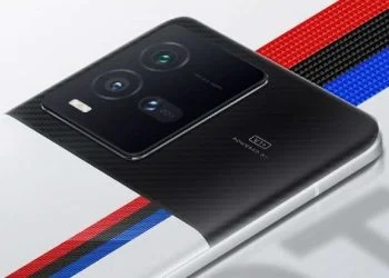 In official teaser shows an iQOO 9T in black